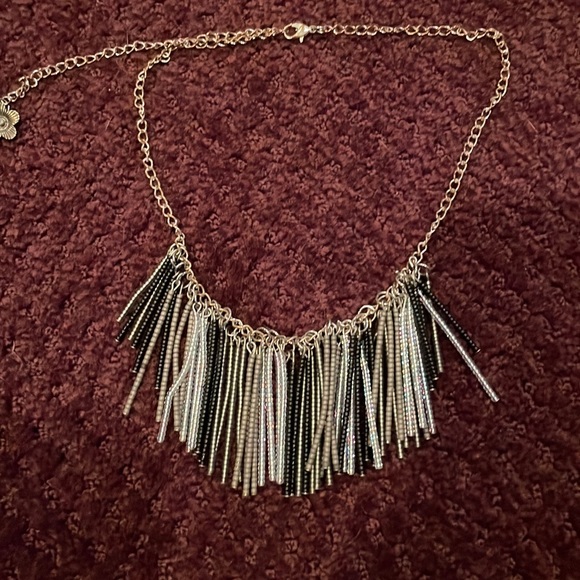 Very different silver gray and black necklace - Picture 1 of 3